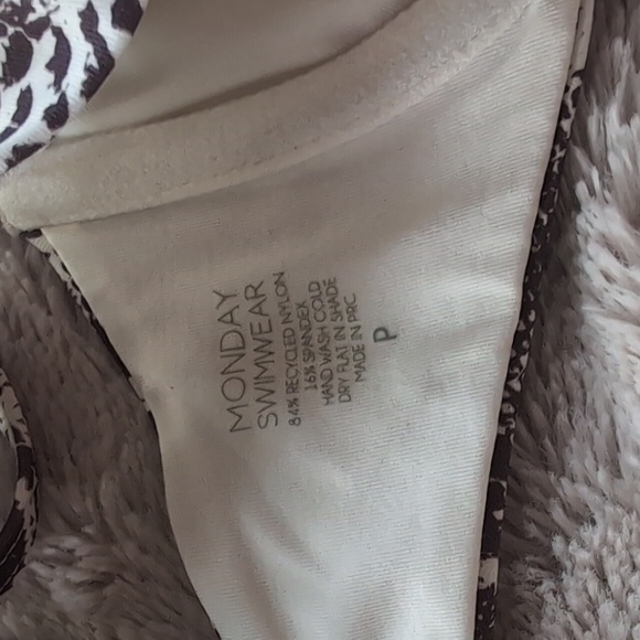 BNWT Monday Swinwear Maui Bikini Top New Snake - Picture 9 of 9